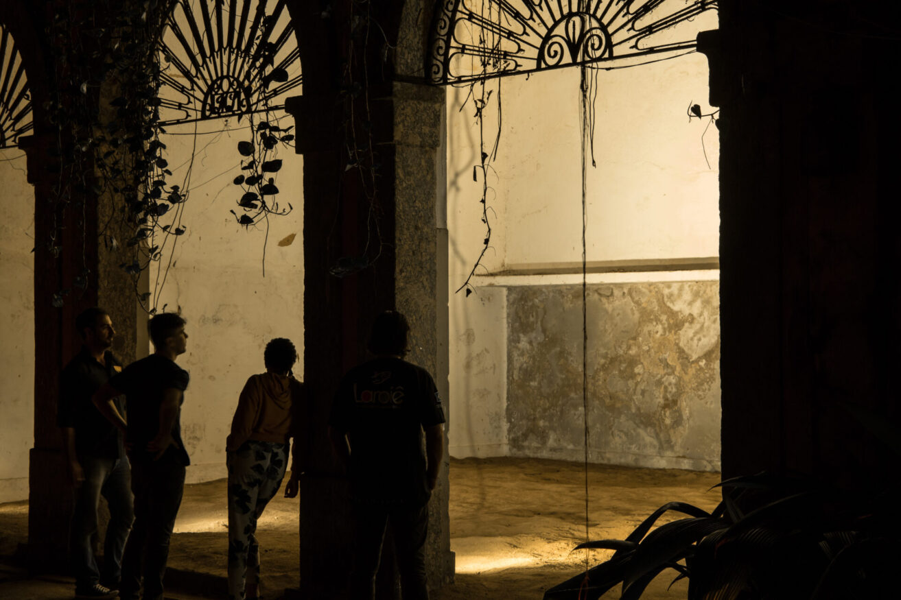  Obra(s) por Lais Myrrha.  Da atividade Manjar: Armando Queiroz, Drummond, Deyson Gilbert, Ashadu, Laís Myrrha, Bqueer. 